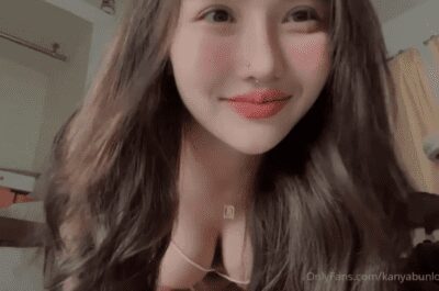คลิปxxx Onlyfan น้องกัญญา kanyabunloed สาวสวยนมใหญ่ โดนเย็ดท่าหมา หุ่นอย่างดี โดนเย็ดคาชุดนอน  ครางเสียวได้อารมณ์