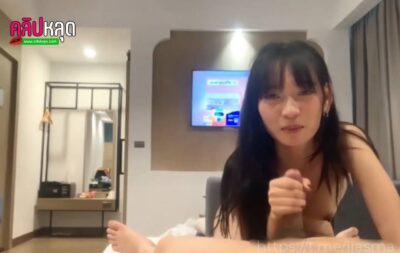 คลิปหลุดเสียงไทย สาววัยรุ่นน่ารักนัดเจอเที่ยวกับหนุ่มจบด้วยการเปิดห้อง นั่งโม๊คควยยอมให้ถ่ายคลิป ใส่ถุงยางแล้วขย่มเย็ดเด็ดมาก