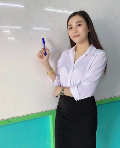หลุด คุณครูโดนเย็ดคาชุดแล้วอย่างสวย
