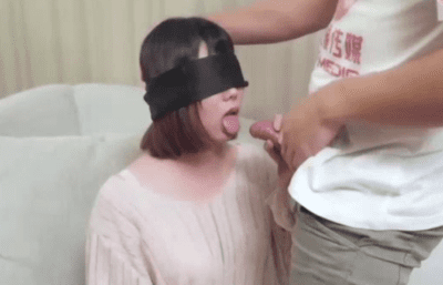 นัดสาวสวยจากแอพหาคู่มาที่ห้อง เจอกันครั้งแรกก็หากิจกรรมทำ ปิดตาเล่น Sextoy เอาควยปลอมให้อม