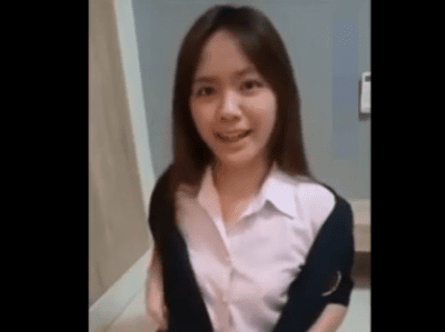คลิปหลุดน้องทิวลิป วัยรุ่นวิศวะปี1นั่งโชว์หีคาชุดนักศึกษาก่อนจะแก้ผ้าเกี่ยวเบ็ดให้ดู