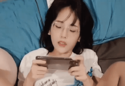 คลิปหลุดน้องมีนา แตกใน สาวคอสเพลย์หน้าหมวยใสๆ Onlyfans นมใหญ่ใส่แว่นนอนเล่นเกม